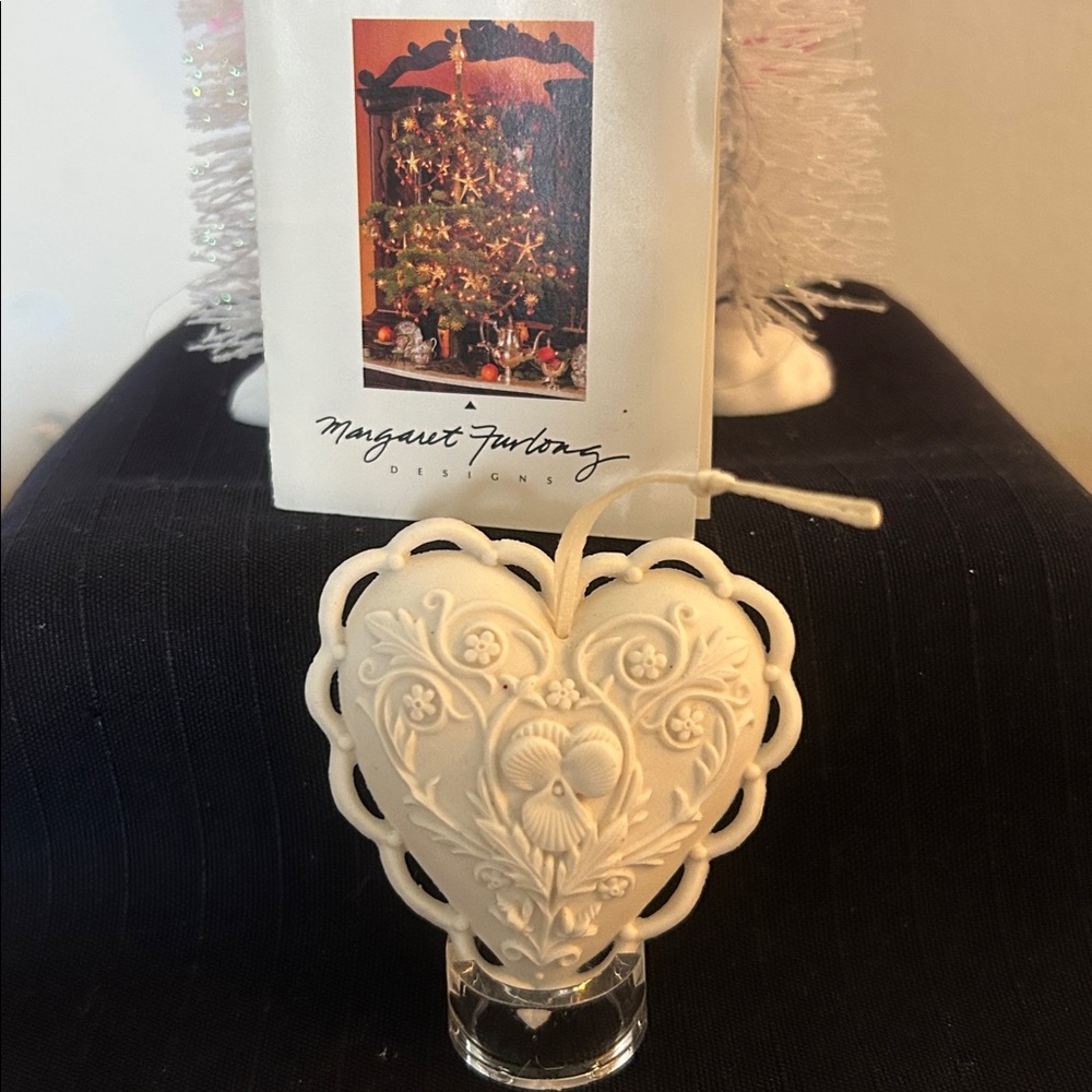 Margaret Furlong Vintage 1997 "From the Heart" Collection - includes stand - Picture 3 of 5
